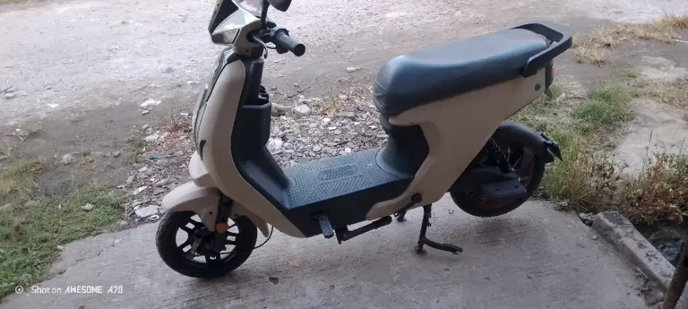Sepeda listrik model motor