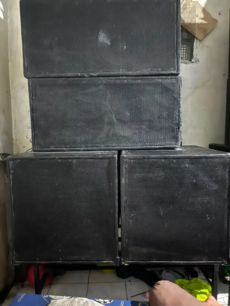 SALON HAJAT ATAU KAROKE