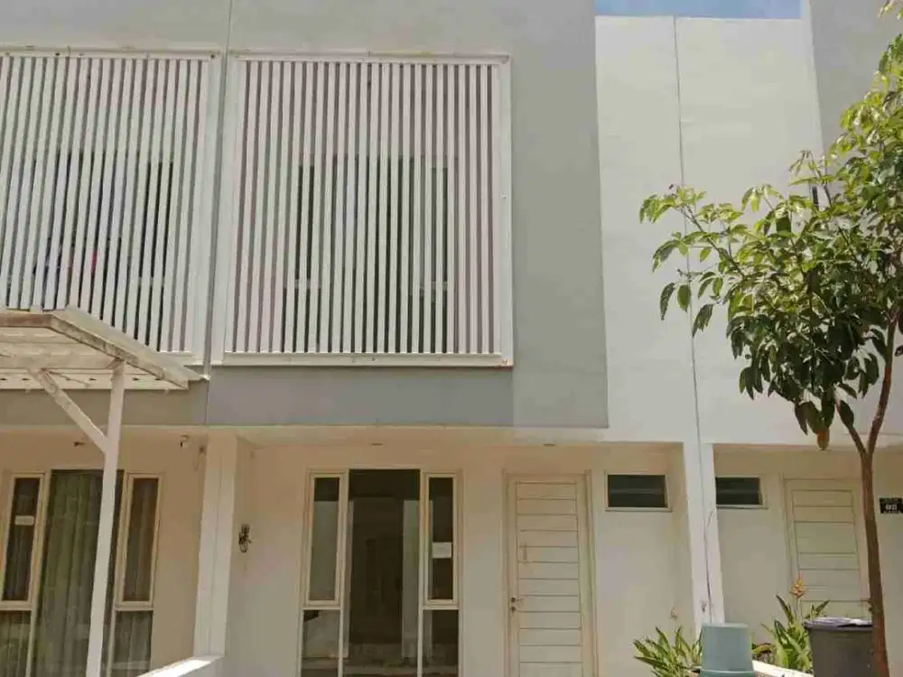 Dijual Murah Rumah 2 Lantai Di Perumahan Dian Istana Wiyung Surabaya