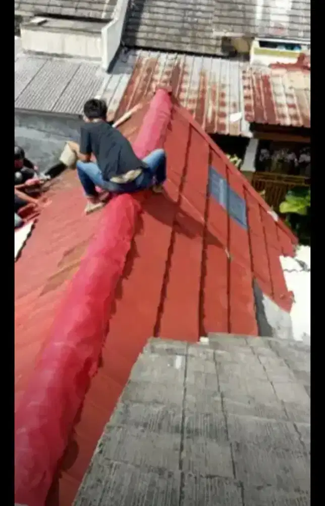 Tukang perbaikan atap bocor,dag,talang,kanopi,renopasi dll