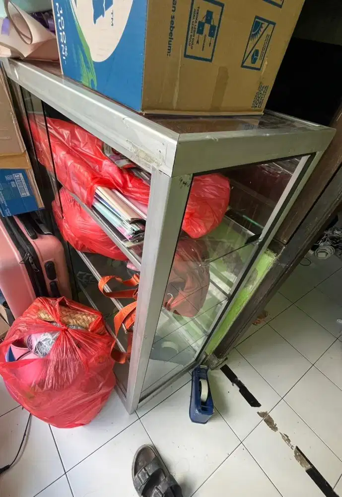 etalase kaca 4 sap bagus