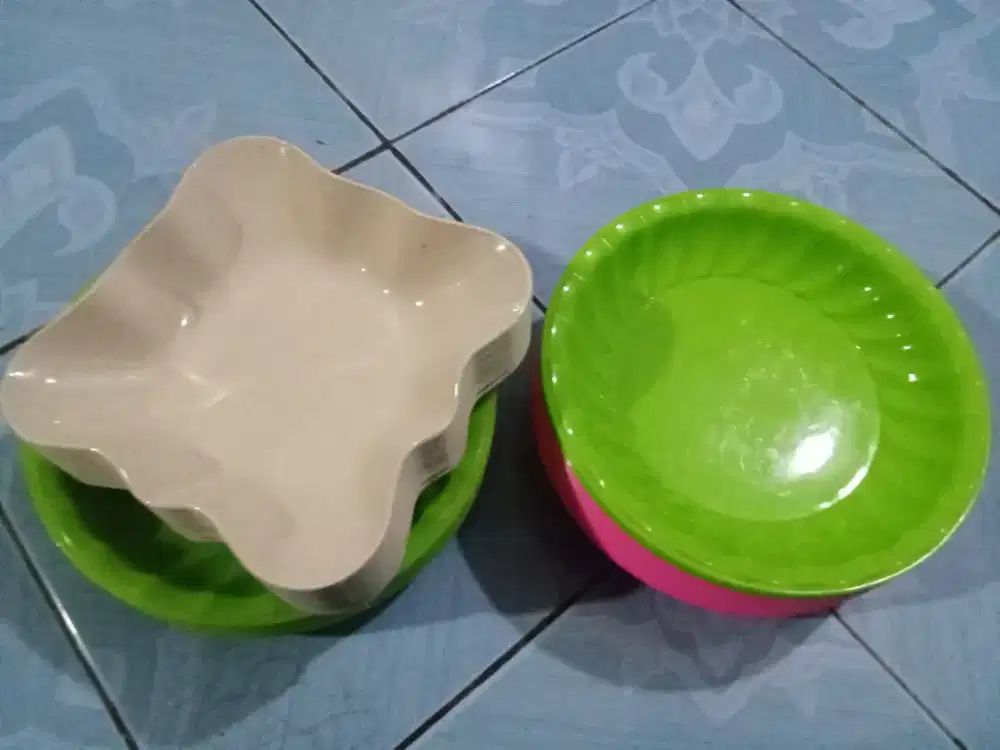 Garpu,sendok, piring,pisau