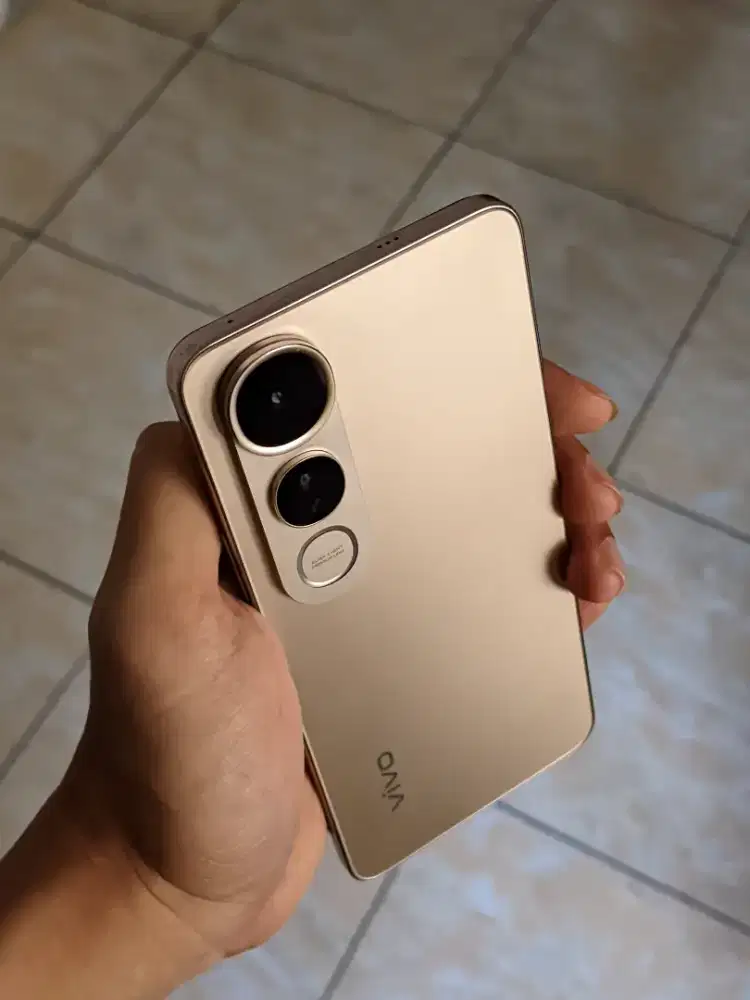 Vivo V50 Lite 5G Ram 12+12/512GB varian tertinggi
