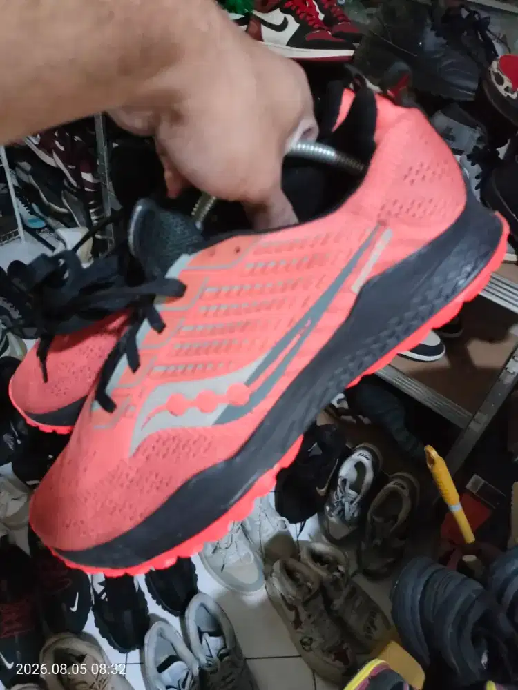 Saucony trail run, size 43
