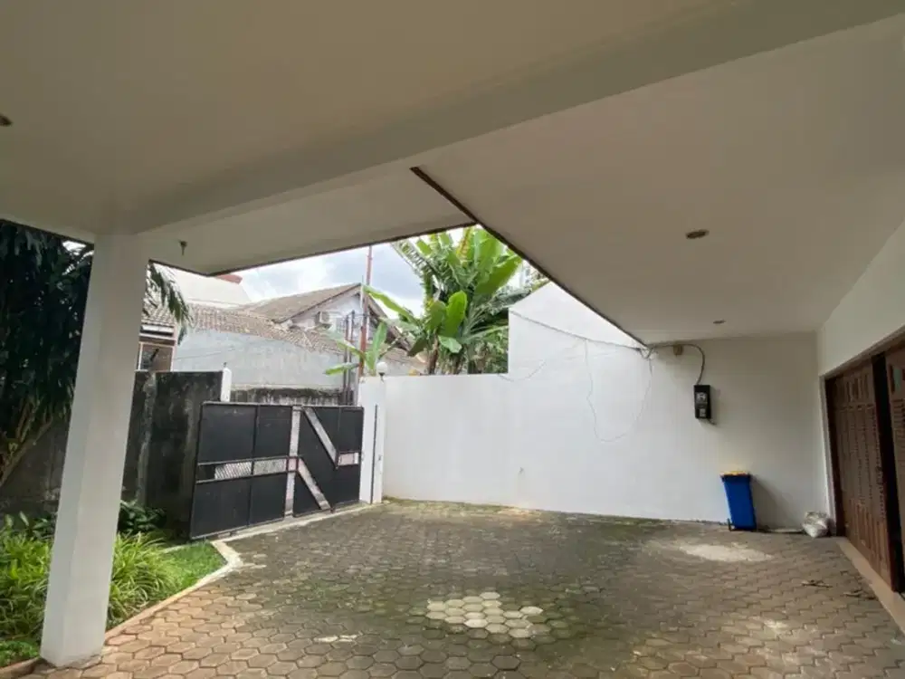 Rumah disewakan di Kemang Timur