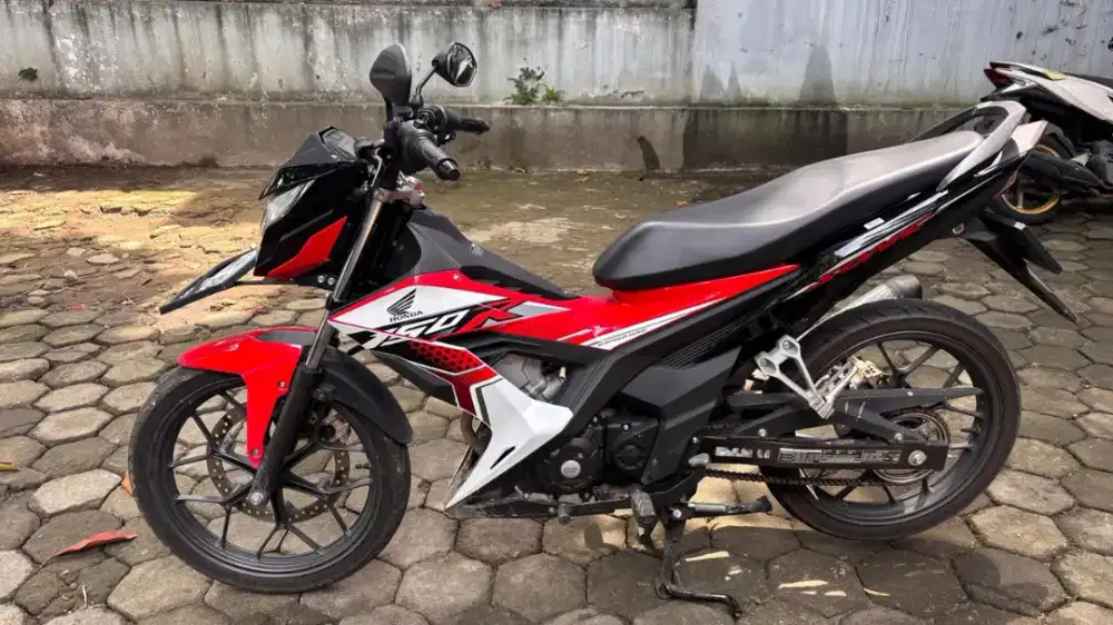 Motor Sonic pemakean cewe