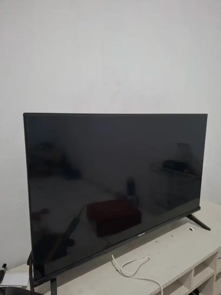 WTS - Hisense Smart TV 32 Inch