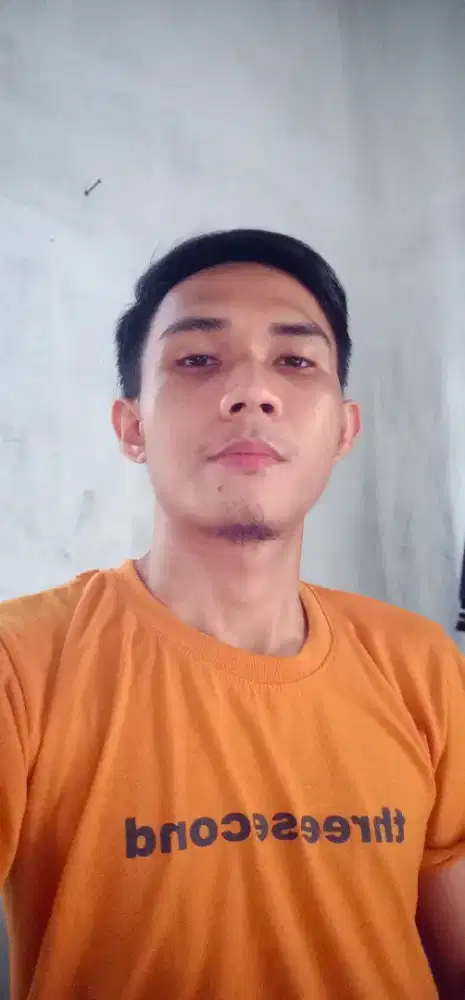 Mencari kerjaan yg gajinya harian klo ada.