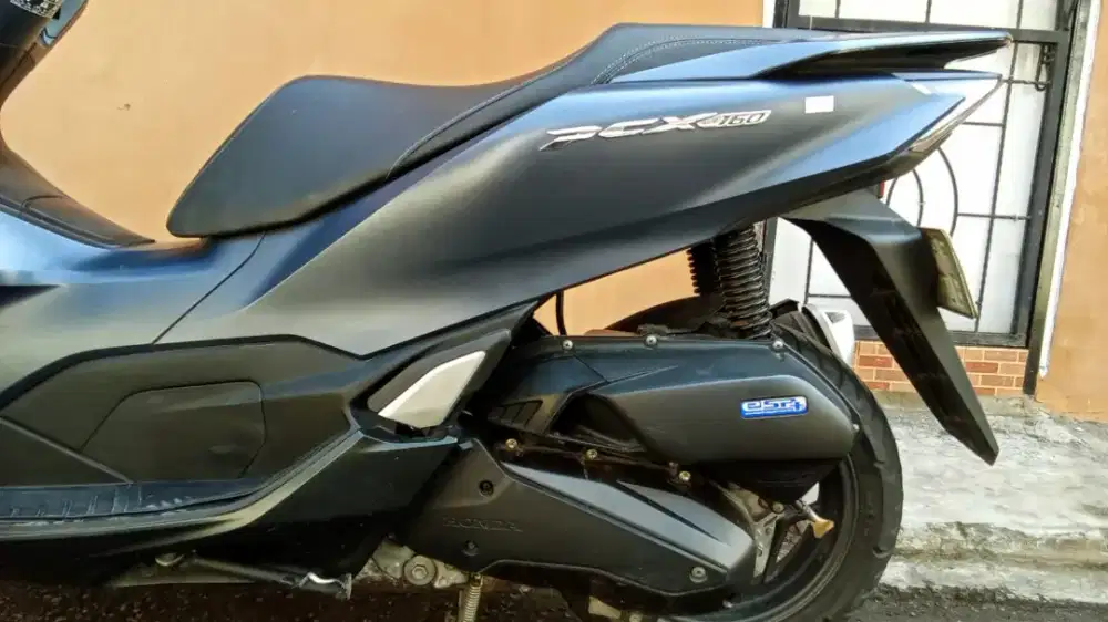 PCX biru navy bawaannya jarang ada