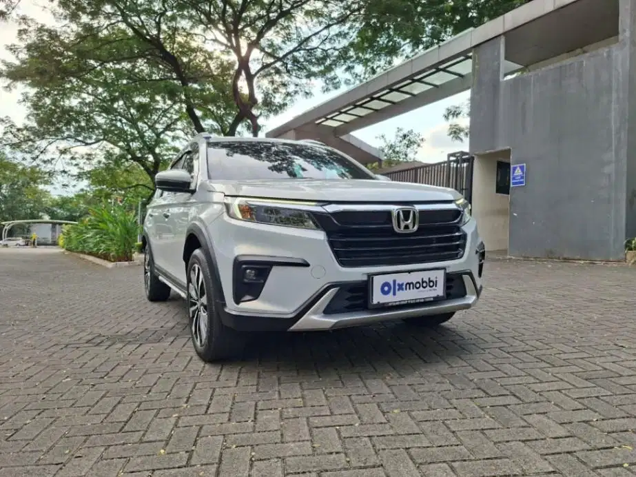 Cash dan Credit Honda BR-V AT 2022 UZO