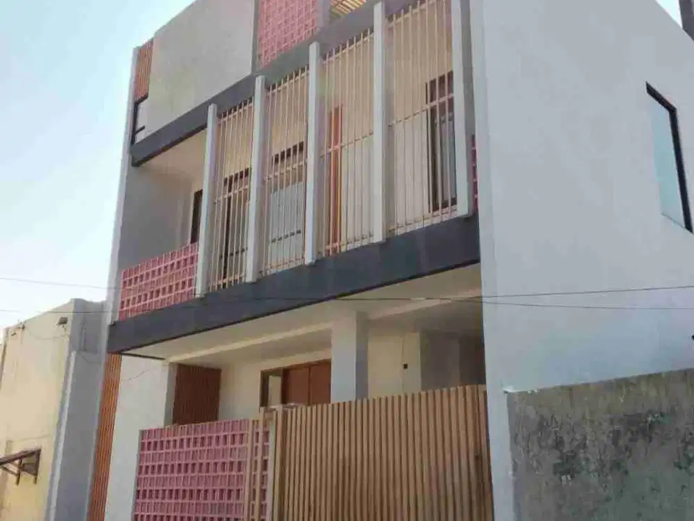 Rumah 3Lantai Ada Rooftop di Menoreh Sampangan