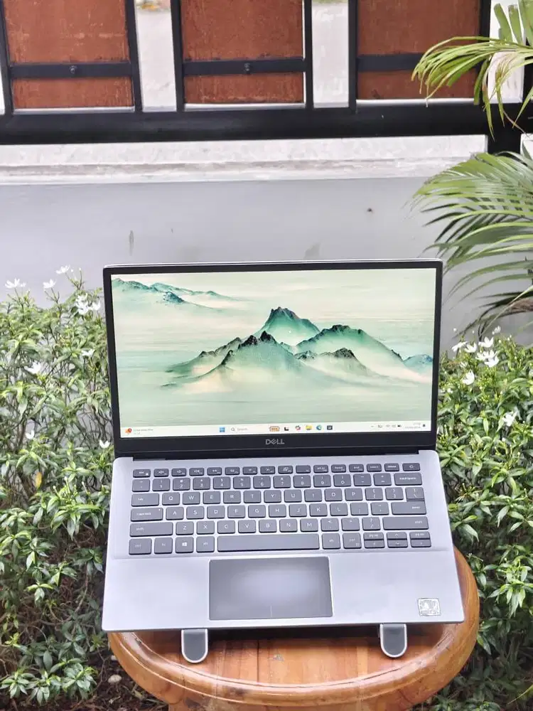 Dell Latitude 3301 Core i5 Gen 8 RAM 8GB SSD 256GB Bergaransi