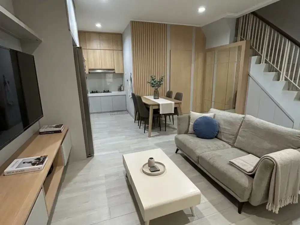 Dijual Rumah Volendam PIK, Uk 6x12, 3KT, 3.5 Lantai, Furnished, Utara