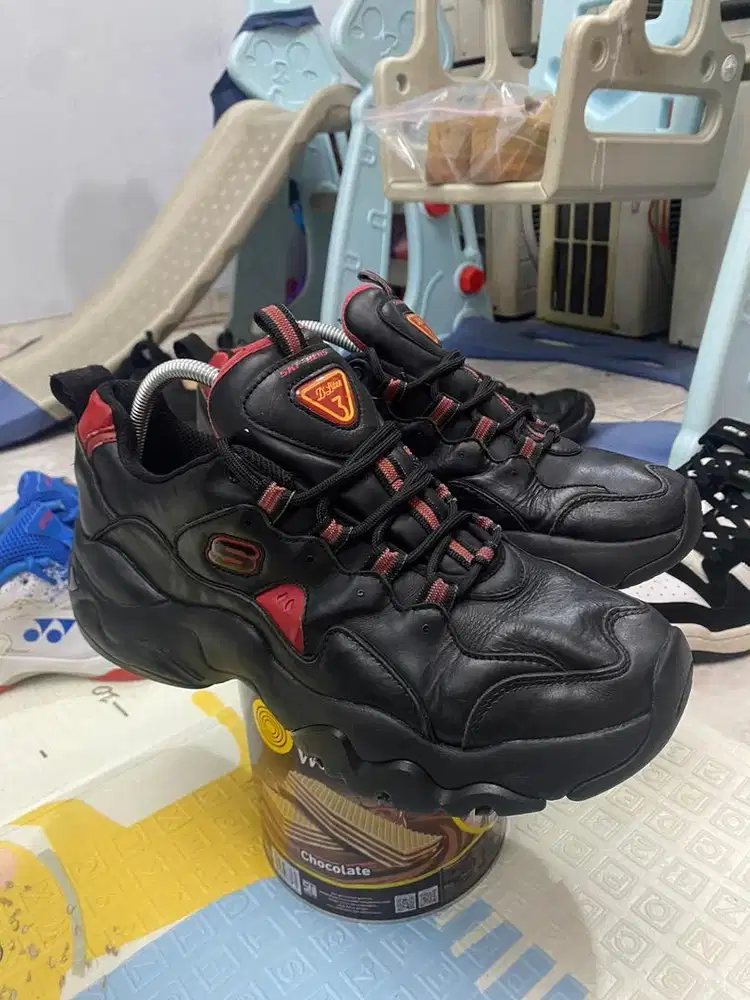 Sepatu full black skechers dlites size 43