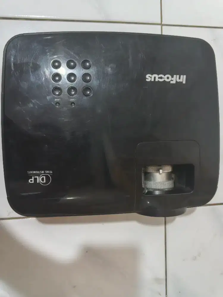 Proyektor murah bekas bisa nego