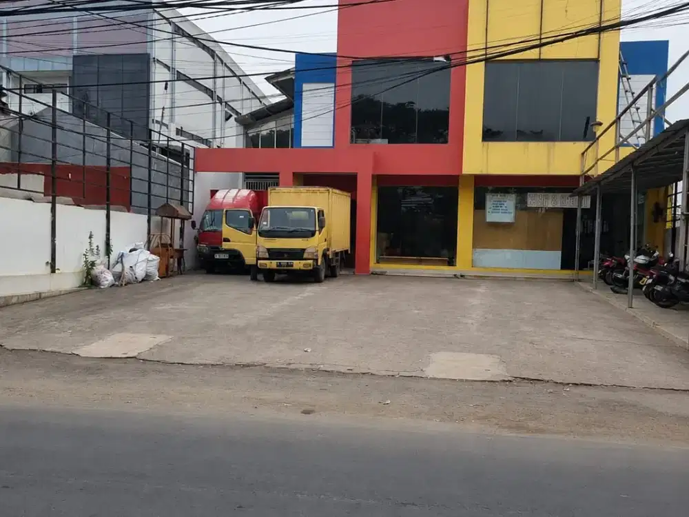 Dijual dan disewakan Ruko komersil 2 lantai lokasi Di pinggir jalan raya Cocok untuk gudang showroom Expedi dan lain nya di Harapan Jaya Bekasi Utara