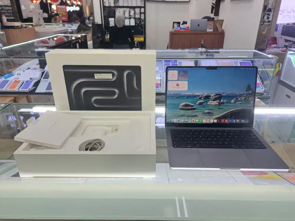 Macbook Pro M3 14 Inch 16/1TB SSD Gray IBOX ON Mulus Like New Nego