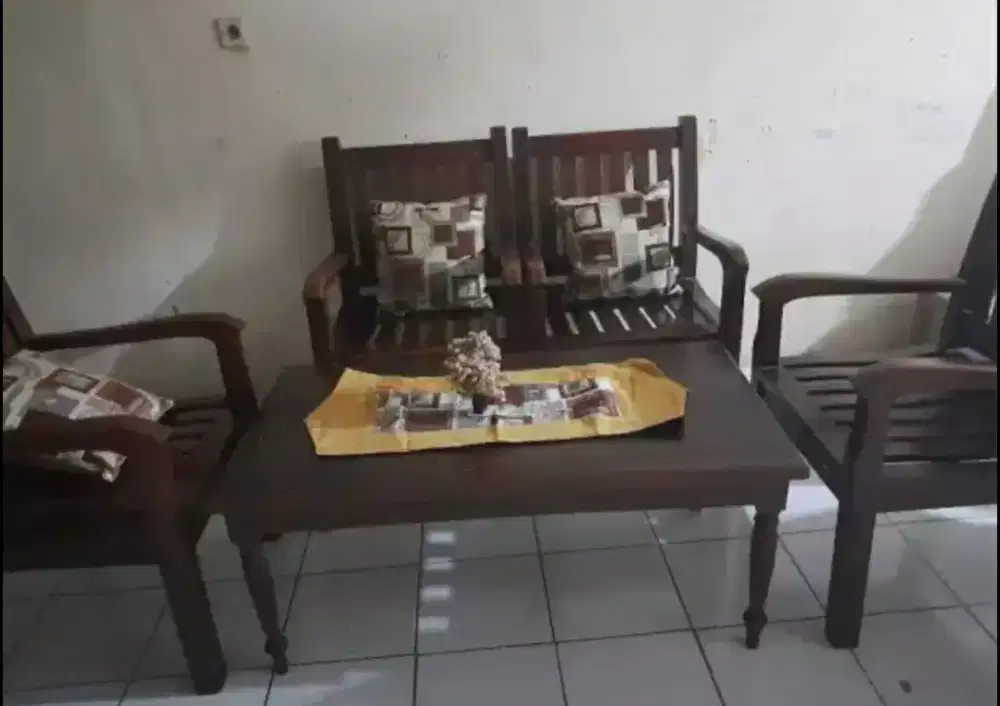 Dijual 4 Bangku Jati + 1 Meja Jati