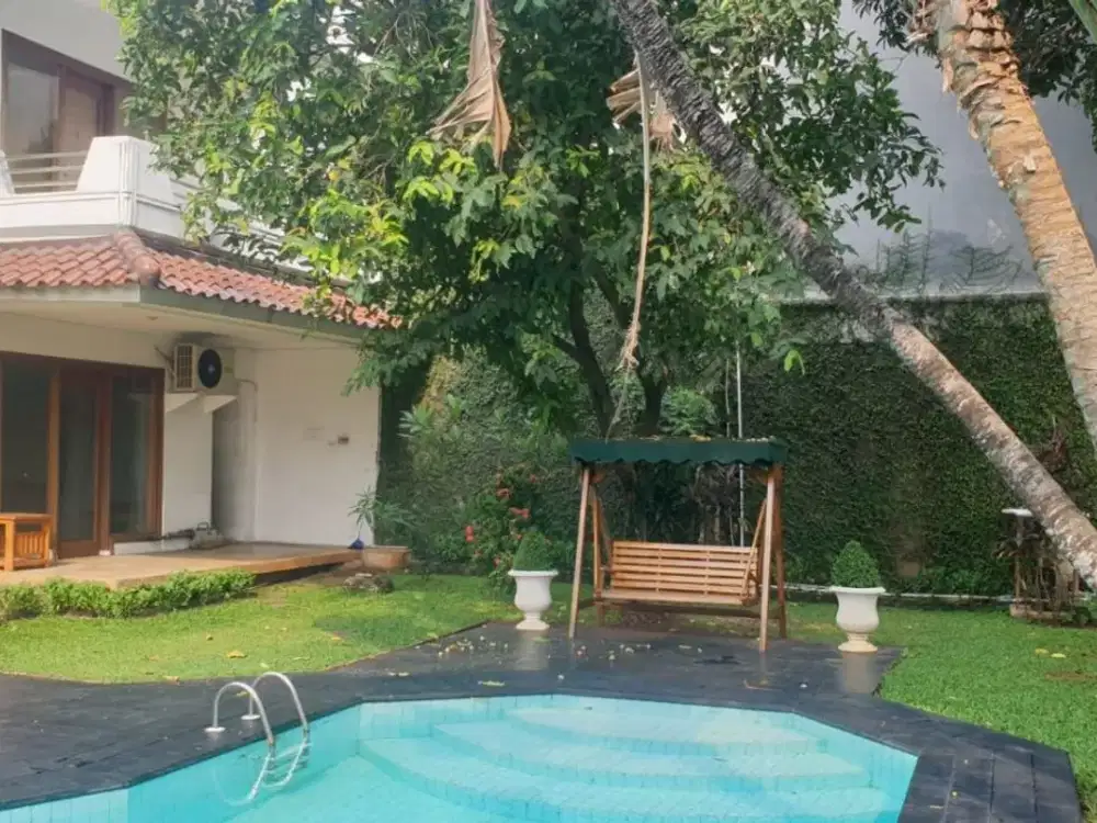 Disewakan Rumah Besar di Kemang Ex Home Office – LT 1050 m², 7 KT, Pool & Garden, Lokasi Strategis