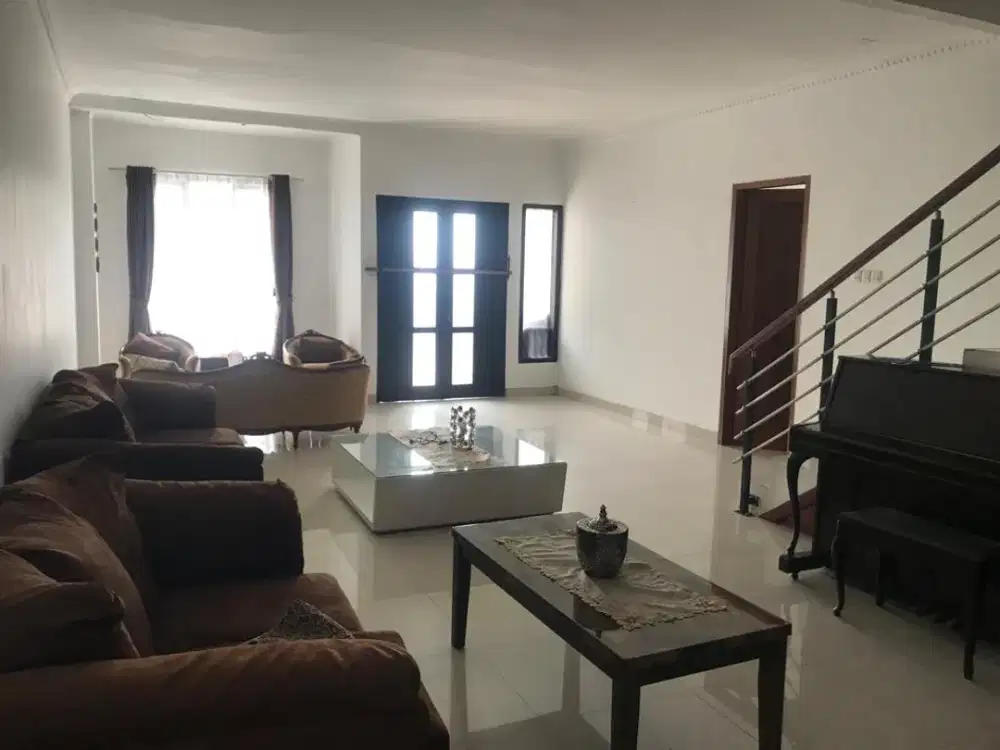 Rumah Mewah 3 Lantai di Cigadung Dago Bandung Utara