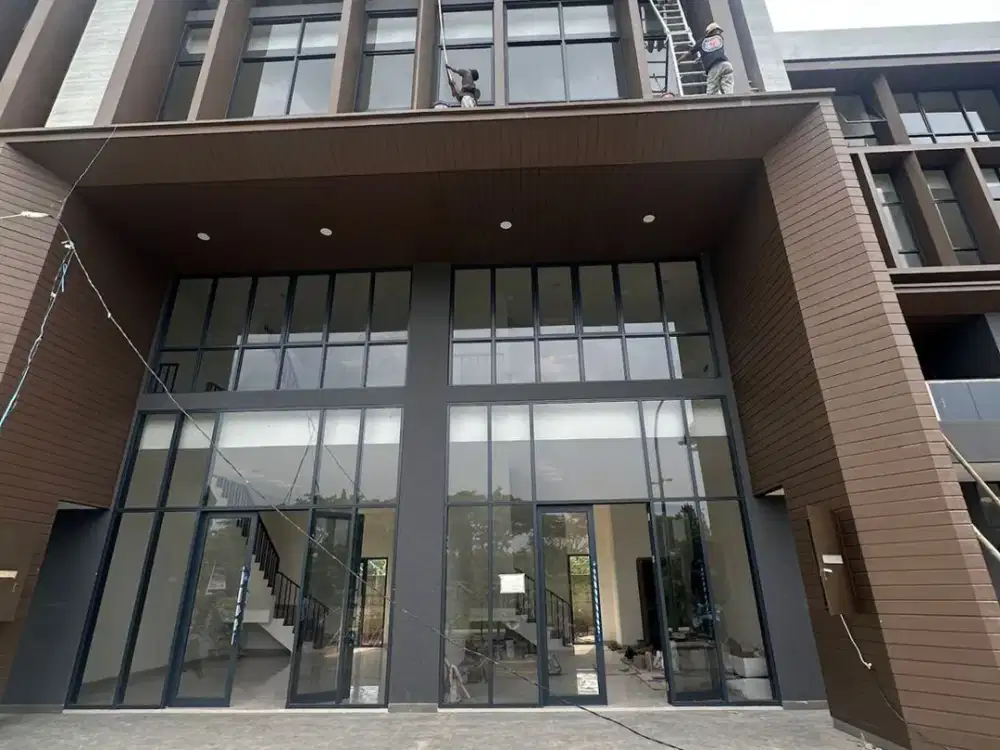 Dijual/Disewakan Ruko West Village 4 Lantai Siap Pakai