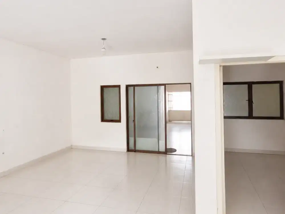 Rumah 2lt luas 7,5x28 210meter 4KT Cluster Alamanda JGC Jakarta Garden City