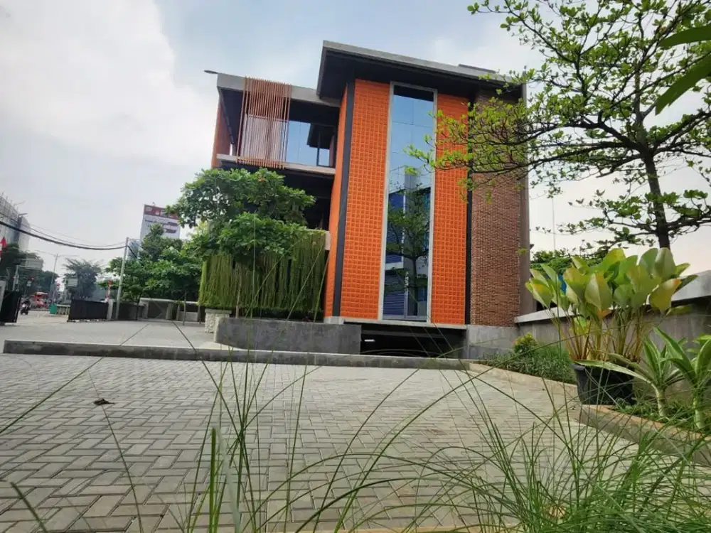Gedung di Pejaten Barat Jakarta Selatan. Sewa dan Jual. Kondisi Baru