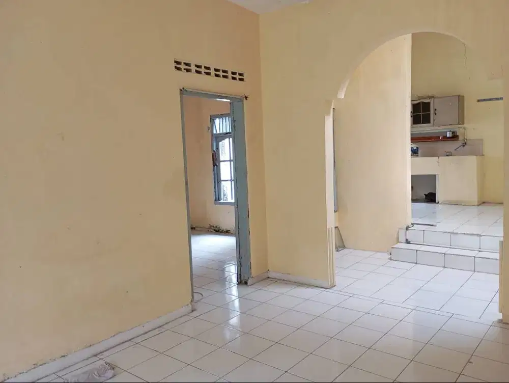 Rumah Kontrakan Cilacap Kota 3 KM + Garasi, Cocok Mess Karyawan