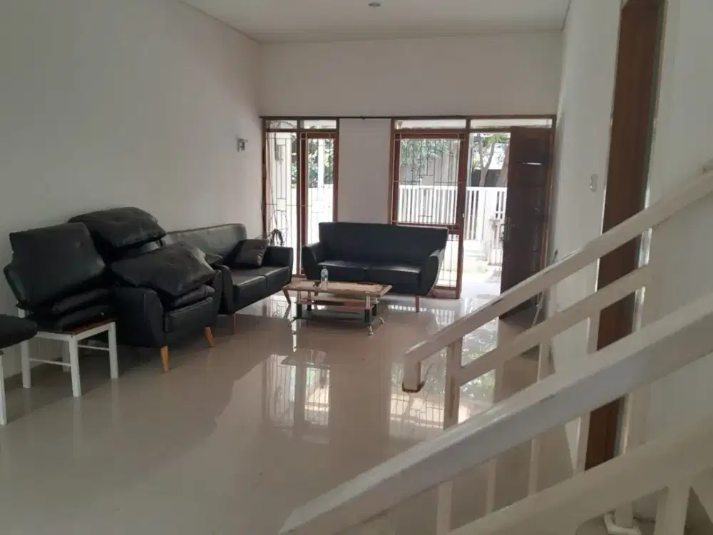 Dijual dan Disewakan Rumah 2 Lantai Nyaman Aman Siap Huni Minimalis Lokasi di Komplek Antapani Bandung
