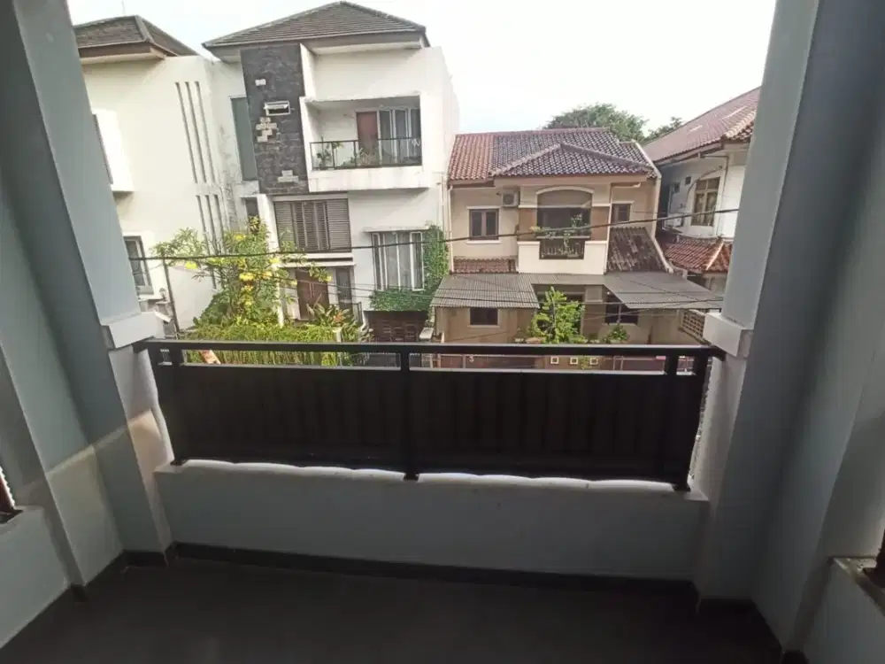 DISEWAKAN / DIJUAL RUMAH FURNISHED DI KAYUPUTIH JAKARTA TIMUR