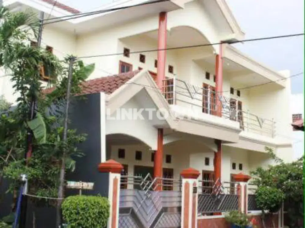 Disewakan Paling Murah Rumah Luas 2 Lantai di Gubeng Surabaya