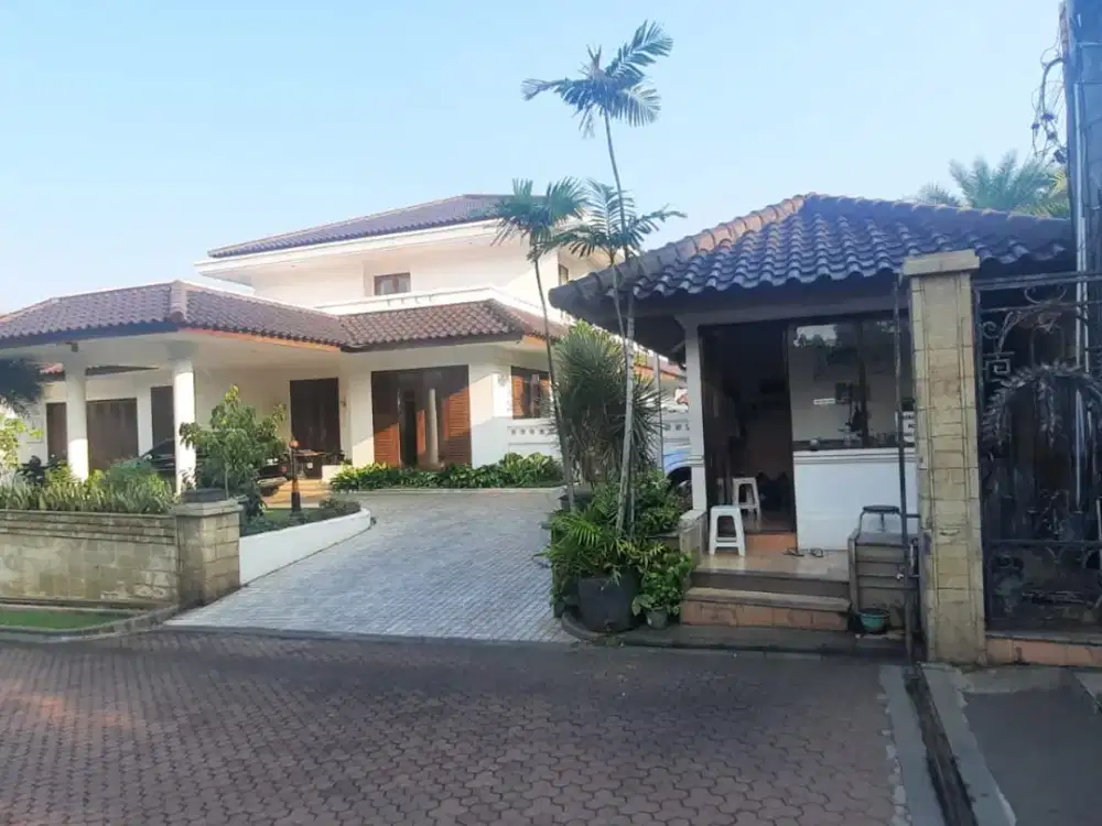Rumah Mewah Posisi Hook Kav D (Rumah Kosong, Siap Huni)