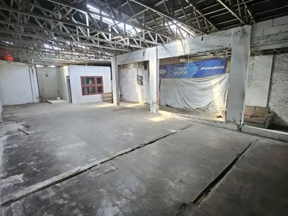 Ruang Usaha Gudang Ex Showroom di Pasirluyu