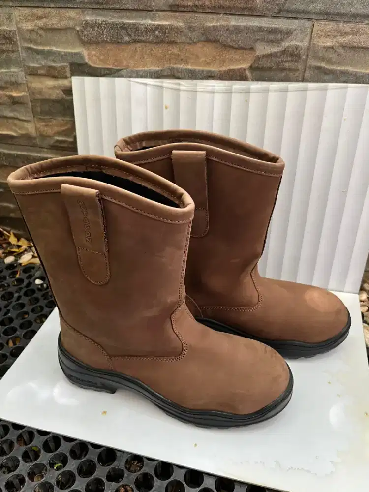 Sepatu boot kerja