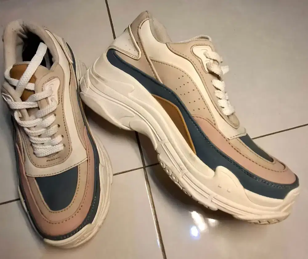 SEPATU WANITA MERK NOKHA
