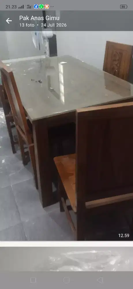 Meja makan jari