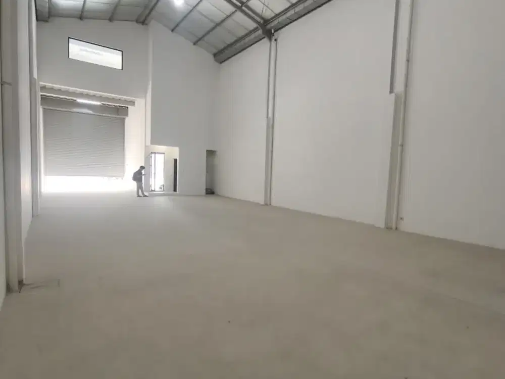 Dijual atau disewakan gudang siap pakai dengan lokasi bagus di pergudangan duta indah starhub
