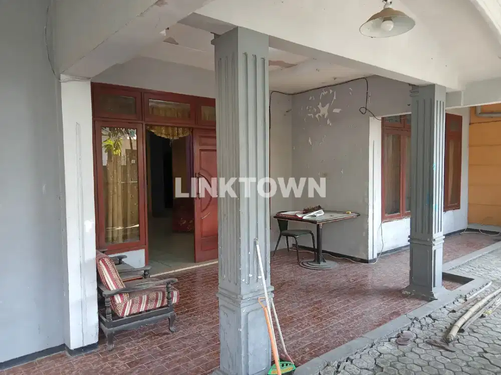 Rumah Besar Lokasi Premium Siap Huni di Jemursari