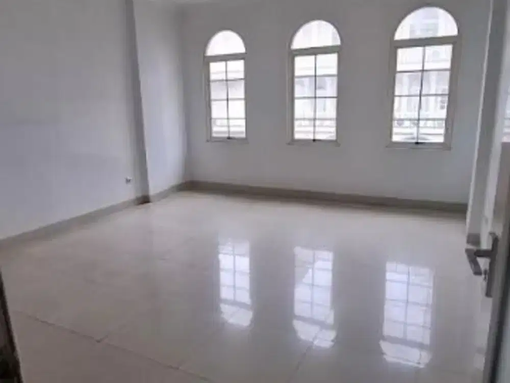 Dijual/Disewa Ruko Sedayu Square 4Lt Uk 228m2 at Jakarta Barat