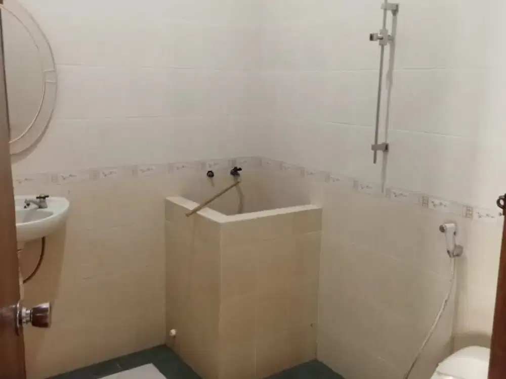 Disewakan Rumah Cantik 2 Lantai Belakang Kampus Kedokteran UNSOED