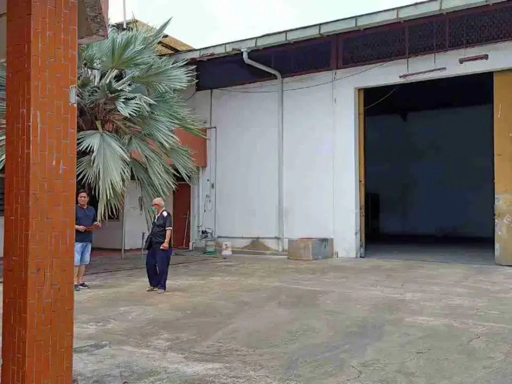 Jual dan Sewa Rumah Usaha Raya Bubutan. Bisa Untuk Kantor, Tempat Tinggal, Ekspedisi