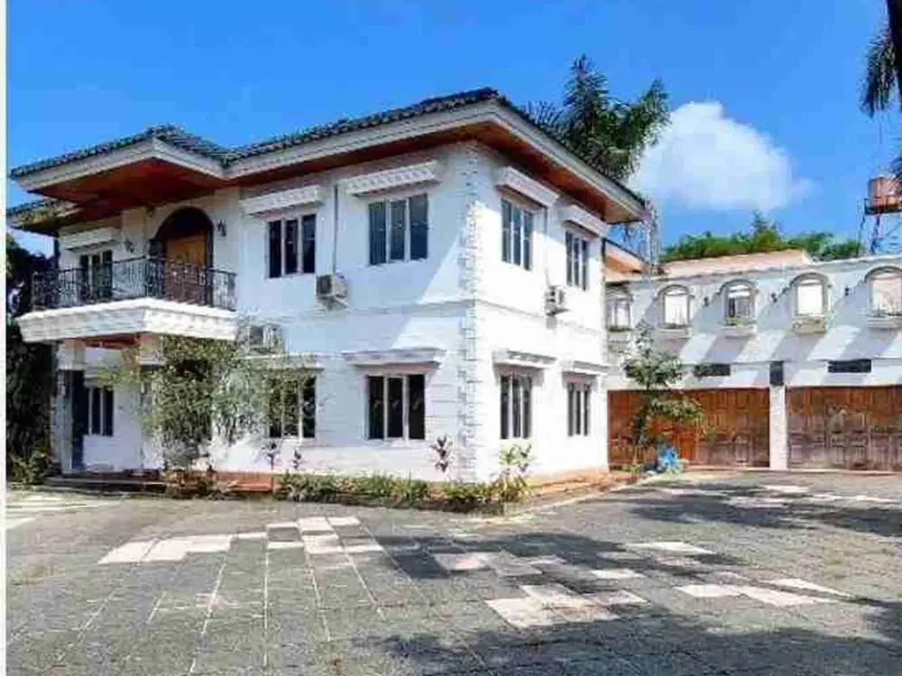 RUMAH PRESTISIUS EKS KONSULAT, 10 KAMAR, LT 1500M² JALAN DIPONEGORO PEKANBARU