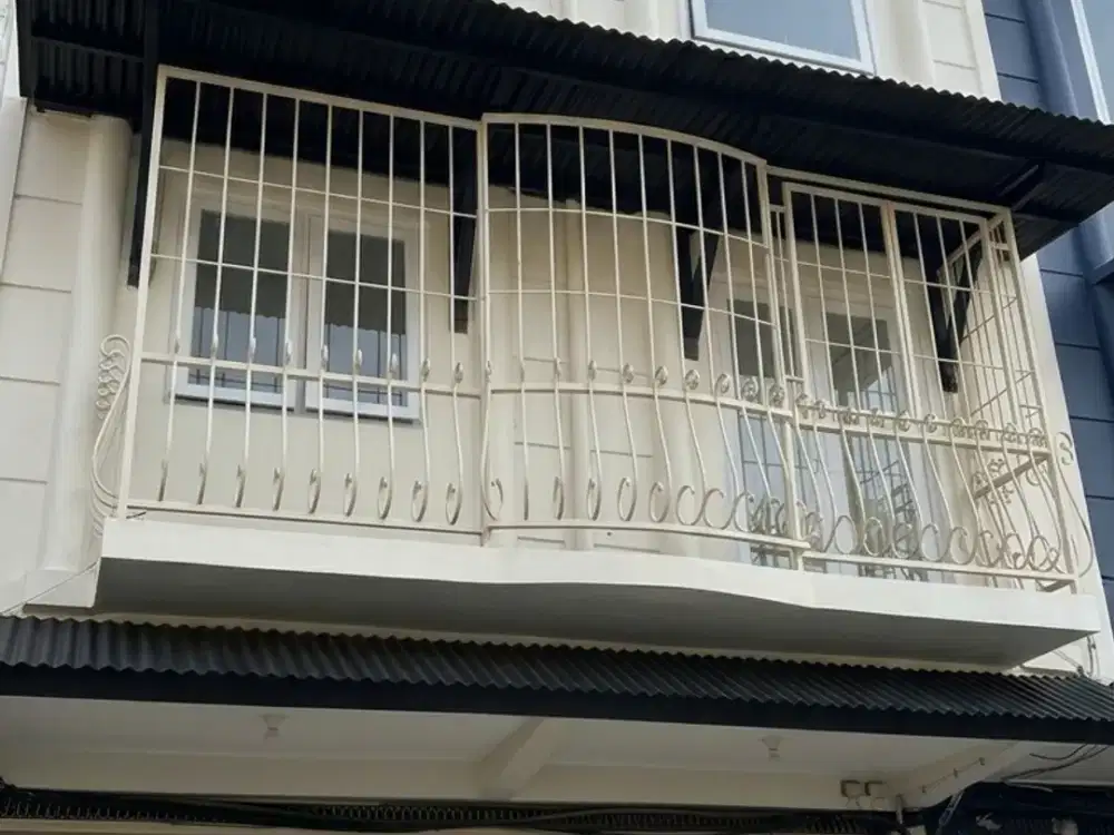 Ruko 3.5 Lantai Arif Rhman Hakim Surabaya – RK028APD
