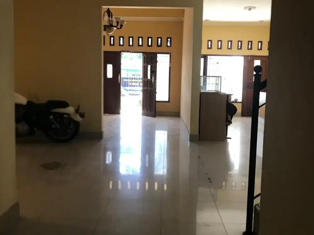 Rumah Strategis bisa untuk Usaha di Mainroad Sayap Riau Bandung