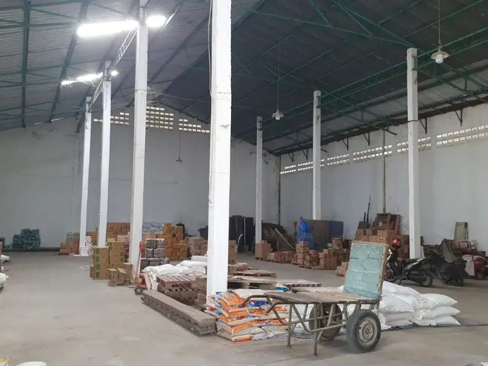Gudang di pusat kota Malang