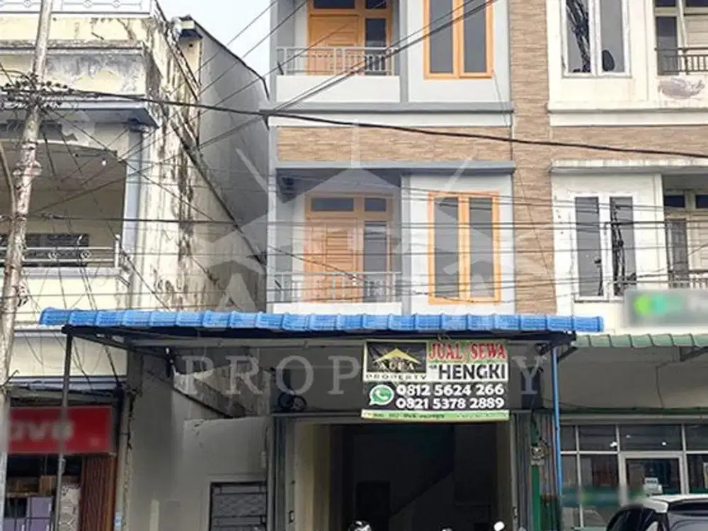 Tanpa Renovasi! Ruko Hook, Strategis, Full Keramik & Siap Operasional