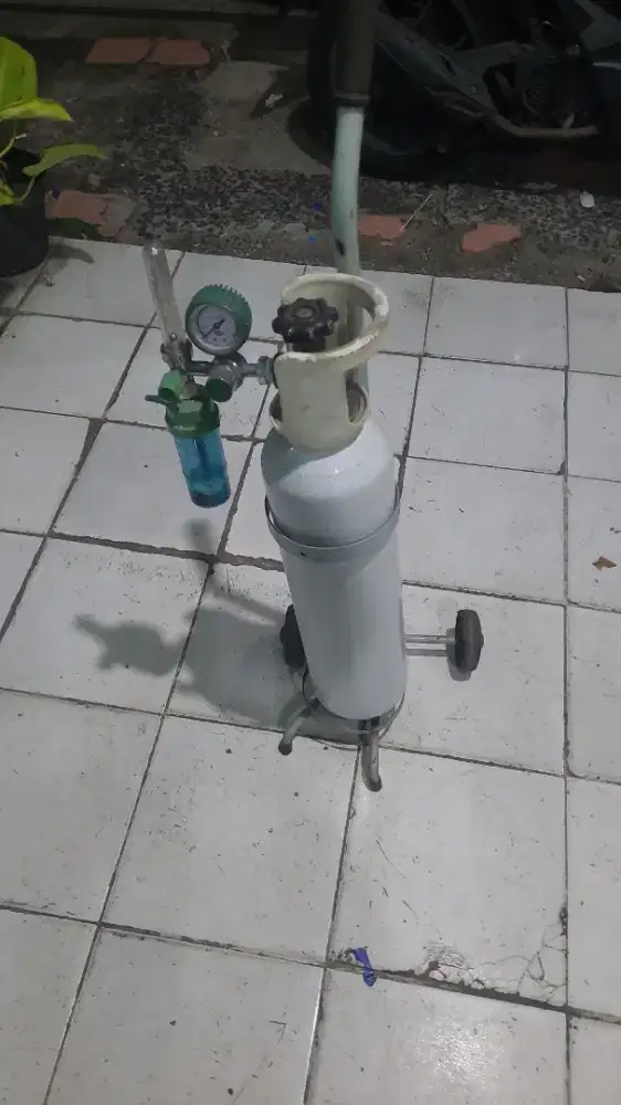 Tabung oksigen bekas