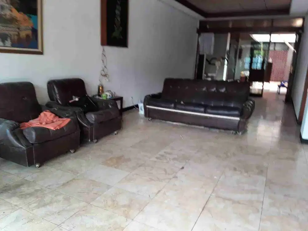 rumah terawat strategis di sayap riau martadinata bandung kota.