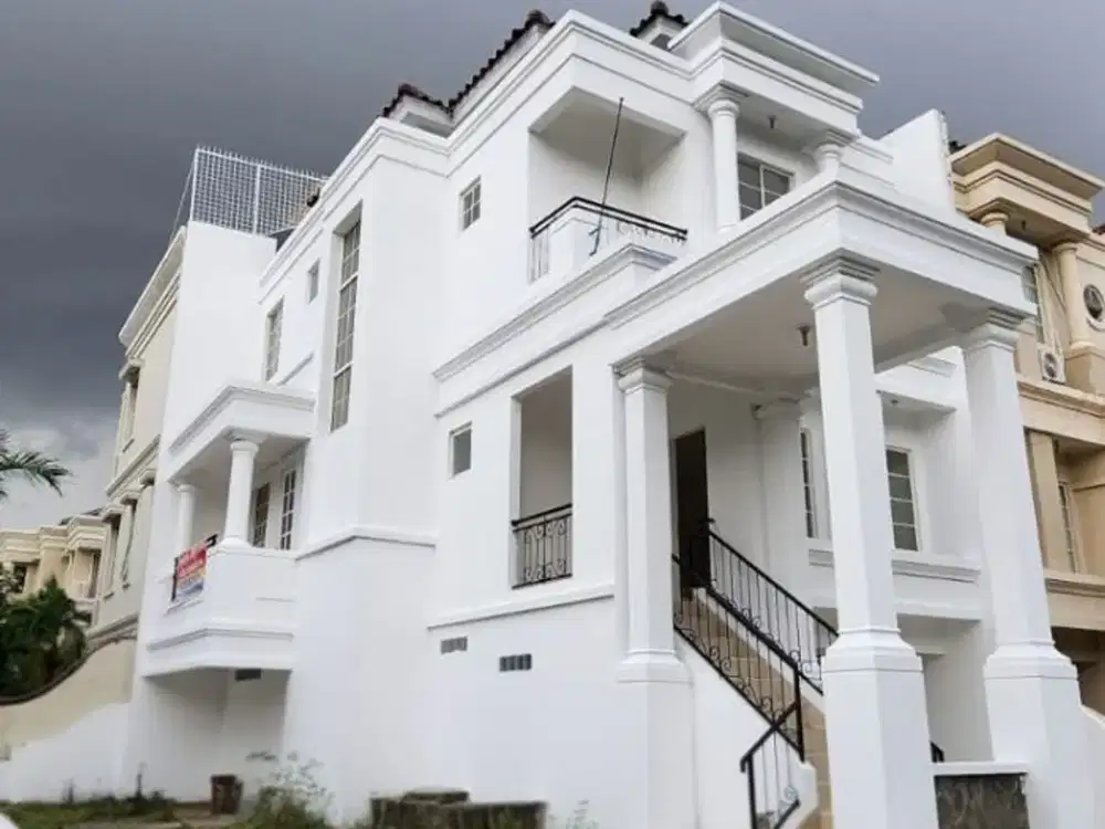 Dijual dan Disewakan Rumah 3 Lantai Posisi Hook Baru Revov di Gading Grande Kelapa gading, Jakarta utara