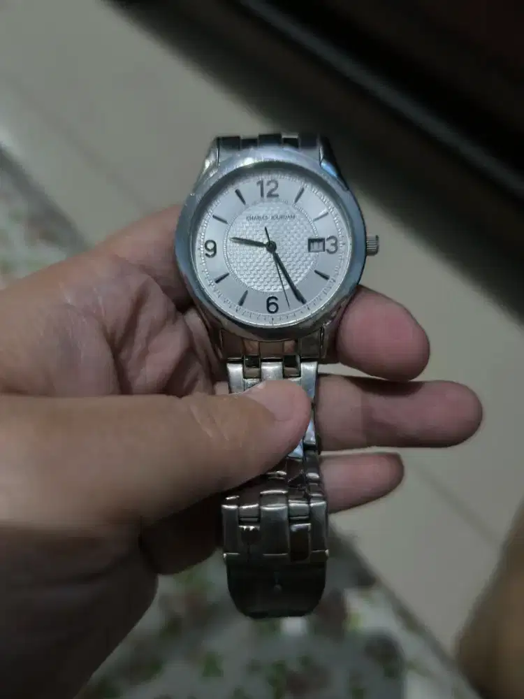 Jam tangan Charles Jourdan